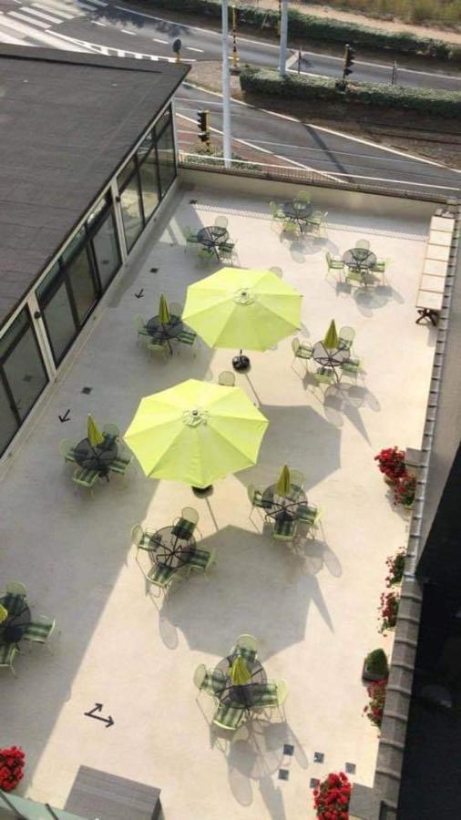Studio 105 Op Zeedijk Met Frontaal Zeezicht 1Ste Verdiep Middelkerke Exterior foto
